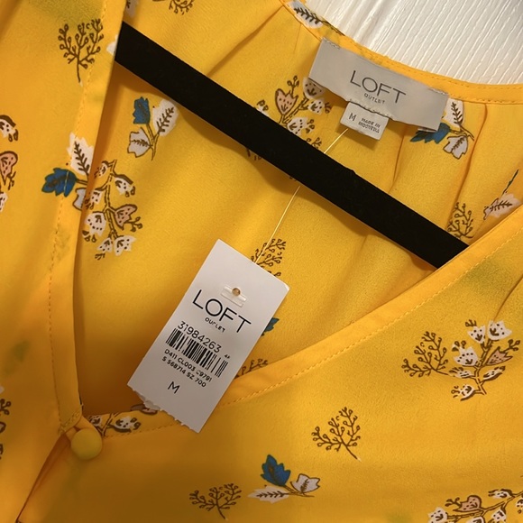 NWT Loft Outlet Women Yellow Floral Top Size Medium - Picture 2 of 5